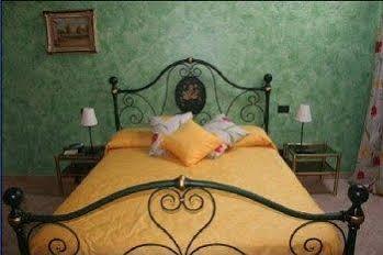 La Cascina Di Alice Bed & Breakfast Castiglione Delle Stiviere Eksteriør bilde